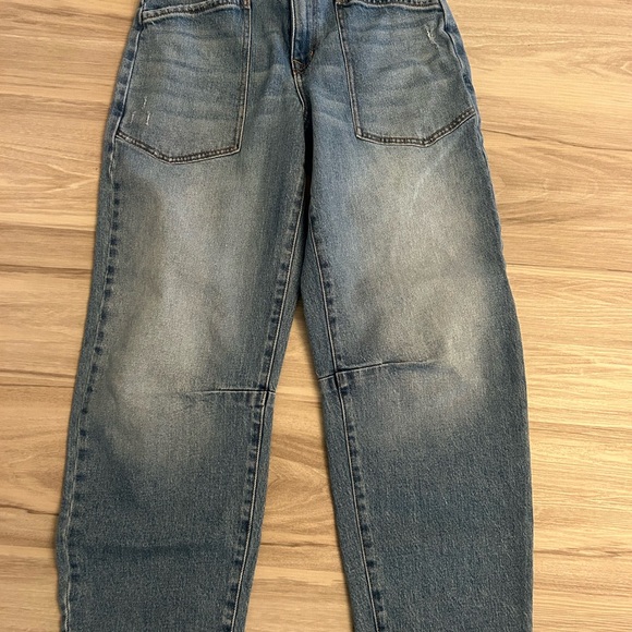 Evereve Cora barrel jeans - Picture 5 of 9